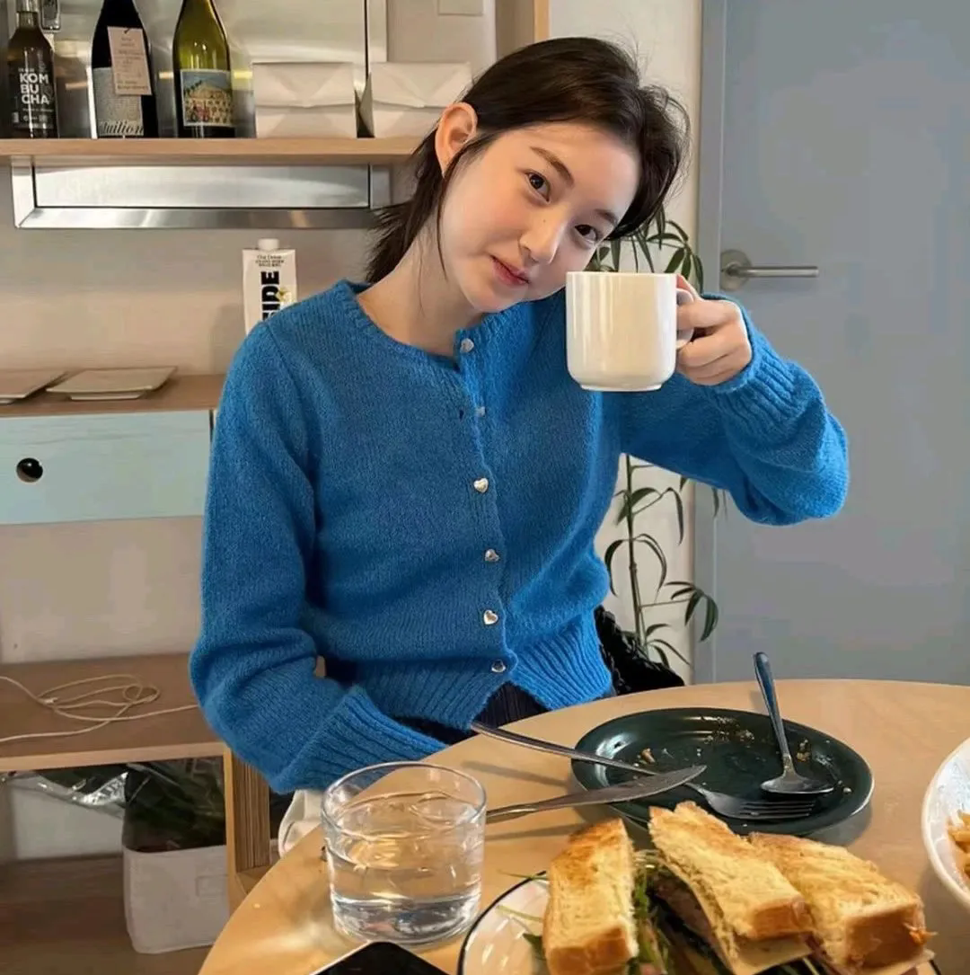 莹莹烛火照红妆